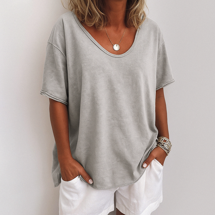 Anna – Comfortable Loose Top with a T-Shirt Look