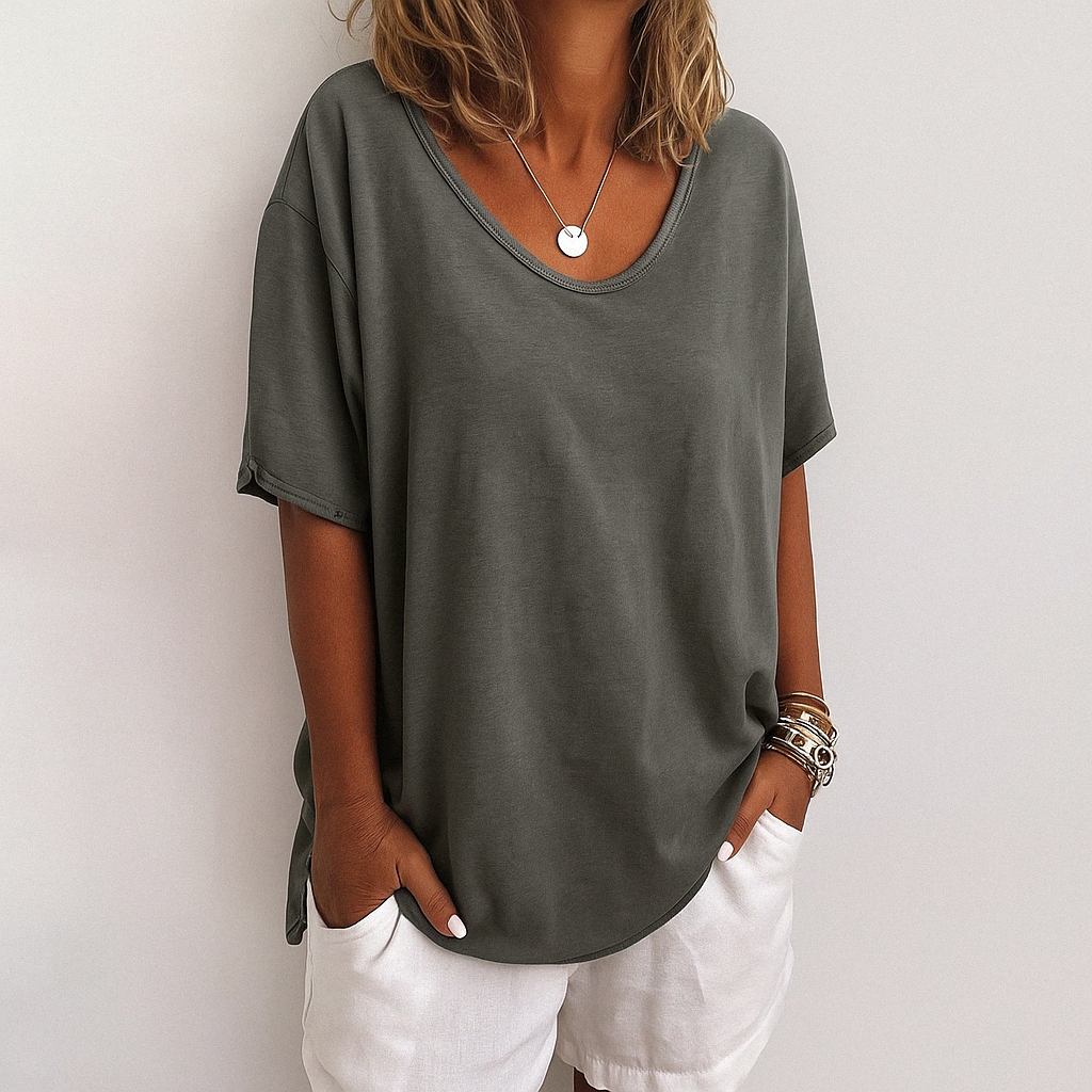 Anna – Comfortable Loose Top with a T-Shirt Look