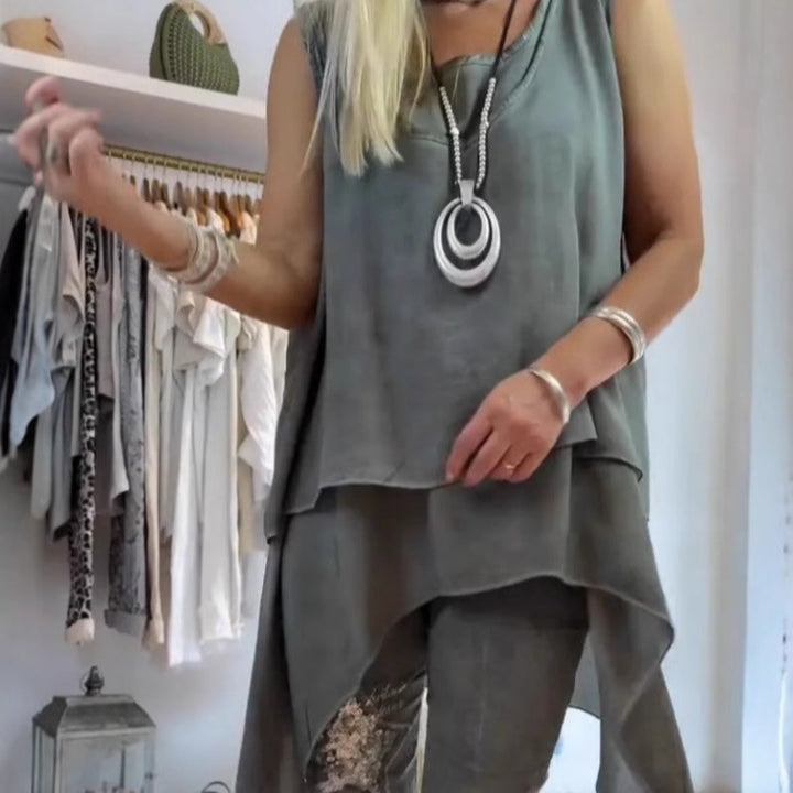 Elara - Women's Two-Piece Set: Sleeveless Top & Printed Pants